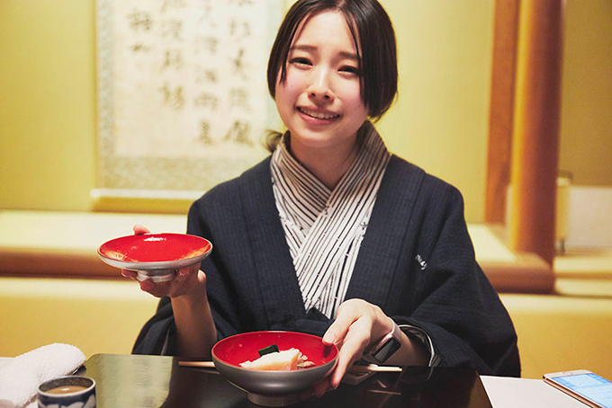 夕食の一幕。「私、海老しんじょう大好きなのー！！」
