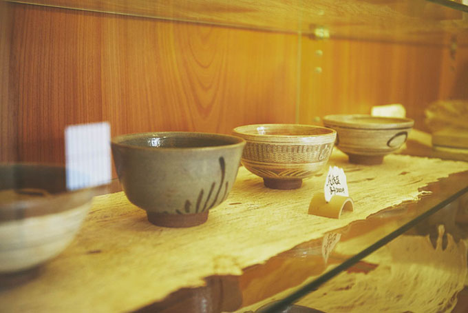 受付横には器やお茶の販売も