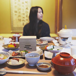 朝食はこんな感じ。海苔を炙ってくださる心遣いに感動…！飲むヨーグルトも、もちろん九州産。
