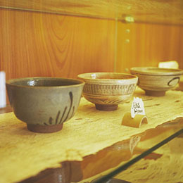 受付横には器やお茶の販売も