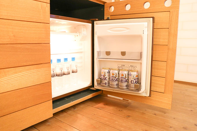 冷蔵庫にはキンキンに冷えたビールとお水が用意