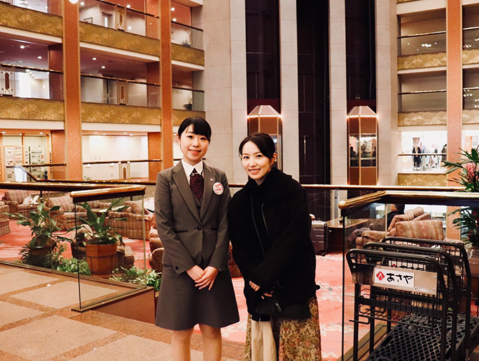 従業員の力丸さんと写真をパチリ