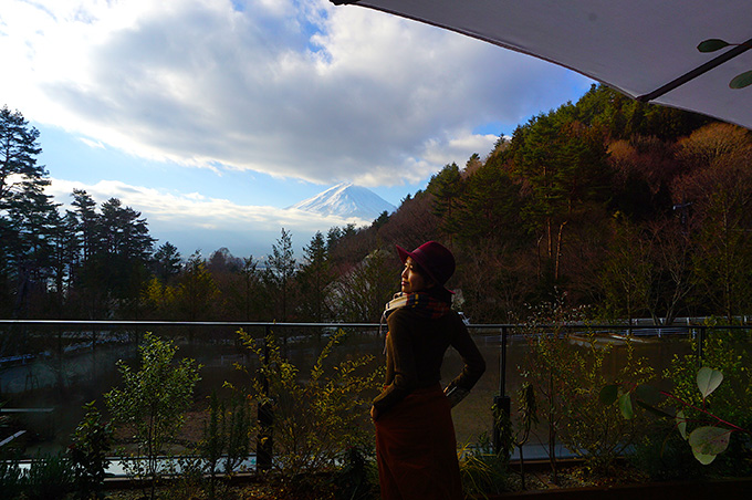 圧倒的な存在感を放つ富士山