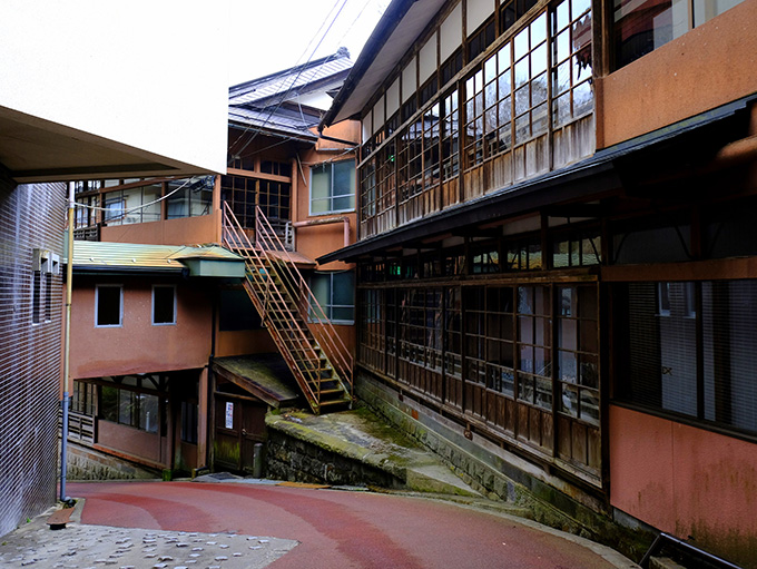 鎌先温泉街