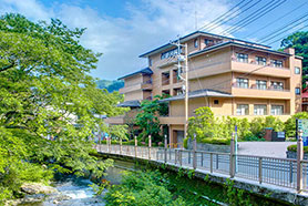 フォレストリゾートゆがわら水の香里