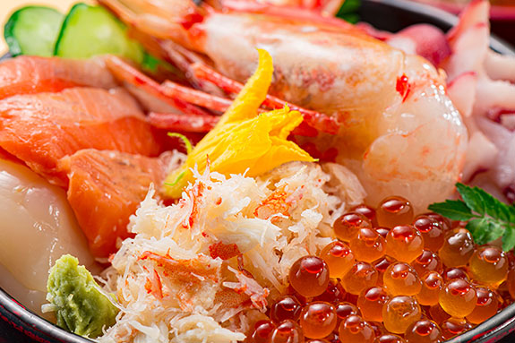 とれたての海鮮と文化人によって鍛えられた本格グルメ