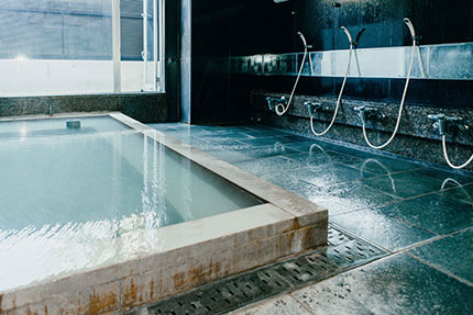 箱根特有の白濁温泉です