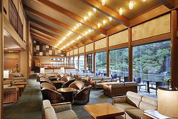 ロビーラウンジ「エビアン」