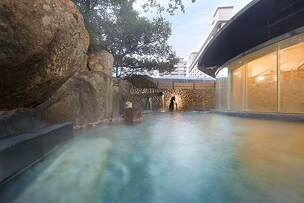 山水閣1階　野天風呂(男性用)龍神の湯