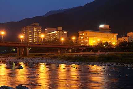 水明館　外観(夜)