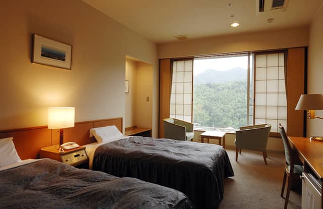 机椅子のある客室例