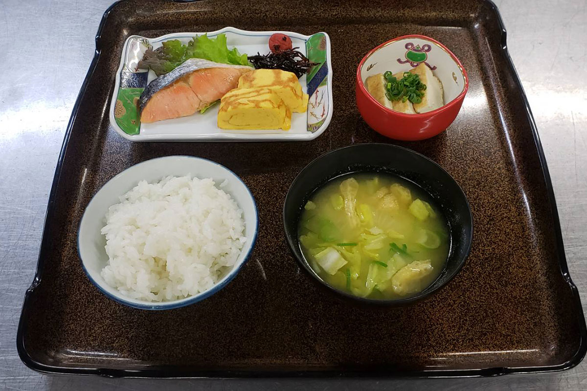 朝食