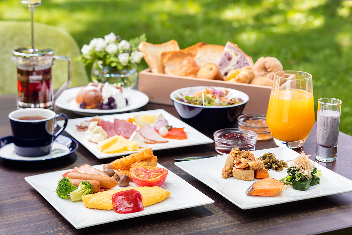 和洋さまざまに備えたリゾートの朝食をお楽しみください。
