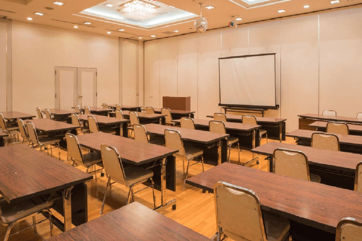 160名収容可能な会議室