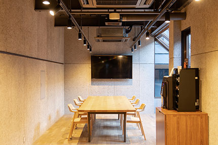 ラウンジ（フリードリンクサーバー）